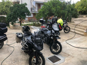 BMB Bed Motor Bike, Noto